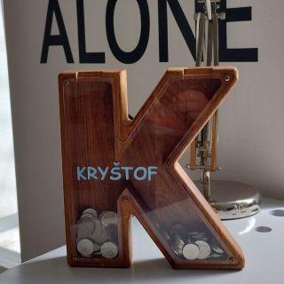 🔤✨ Pokladnička písmeno – osobní dárek s vlastním významem! Originální dřevěná pokladnička ve tvaru písmene potěší každého,...