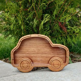 Každý řidič by měl mít garáž… i na peníze! 🚗💰 Naše dřevěná pokladnička auto je ideální dárek pro malé závodníky i velké...